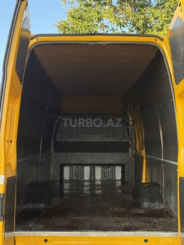 Ford Transit-8