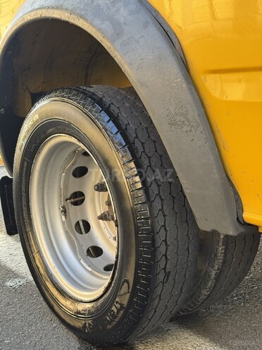 Ford Transit-9