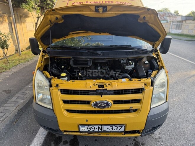 Ford Transit-7