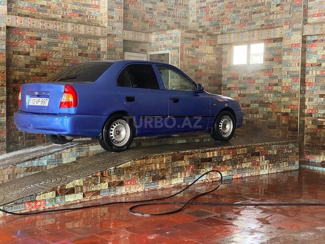 Hyundai Accent-2
