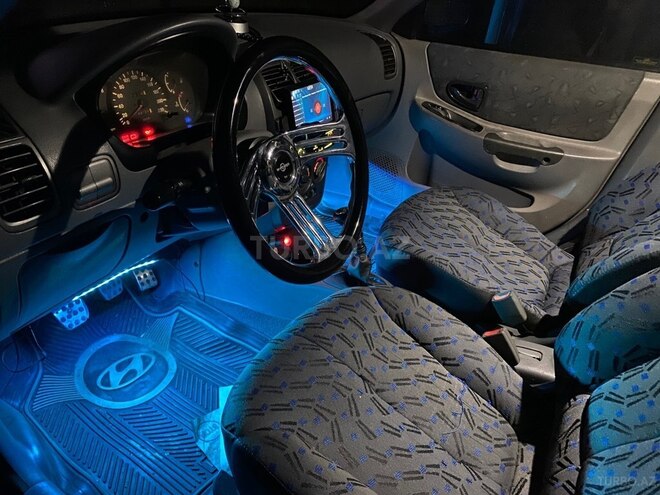 Hyundai Accent-4