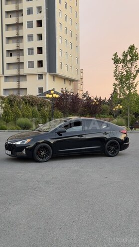 Hyundai Elantra-13