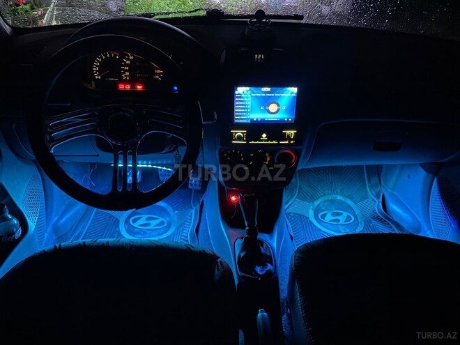 Hyundai Accent-7