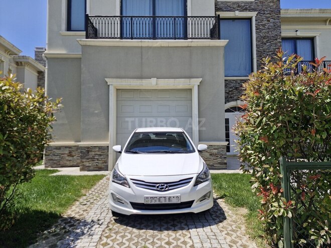 Hyundai Accent-1