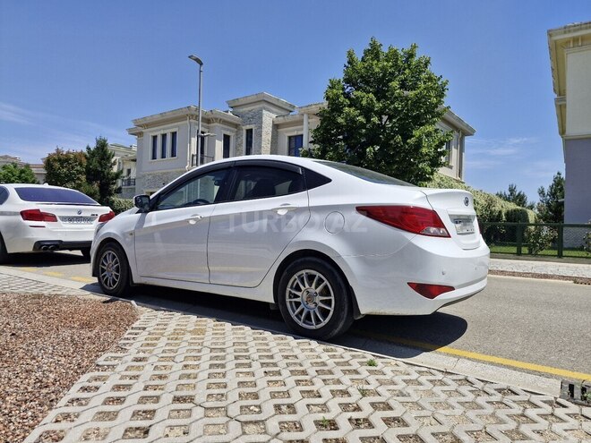 Hyundai Accent-9