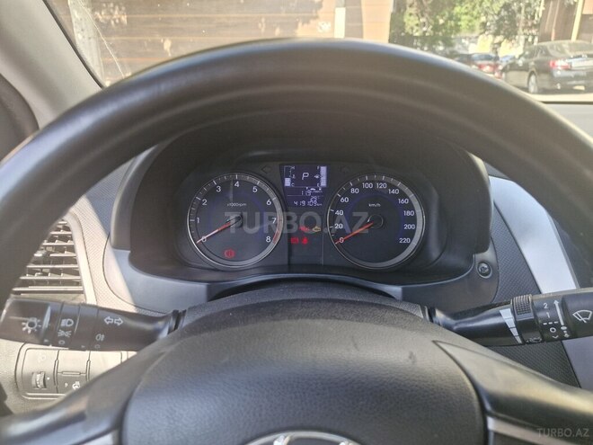Hyundai Accent-5