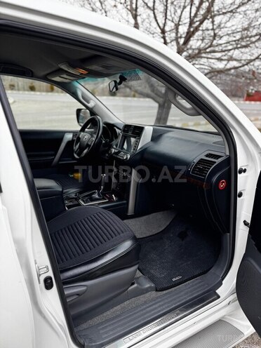 Toyota Land Cruiser Prado-8