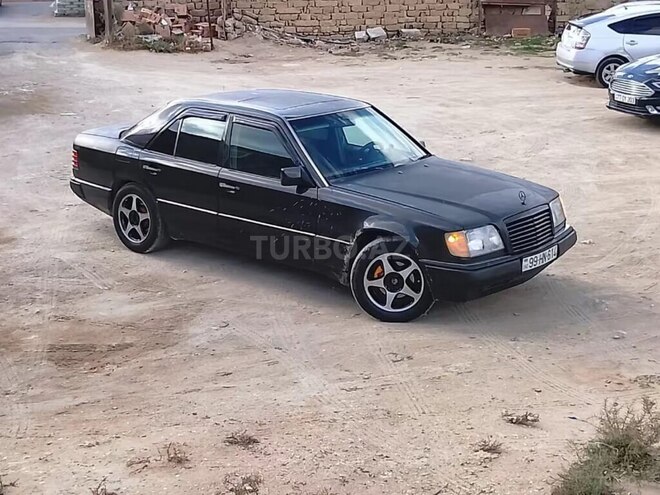 Mercedes 230 E-1