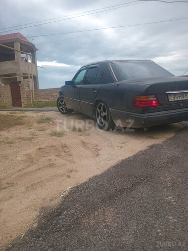 Mercedes 230 E-4