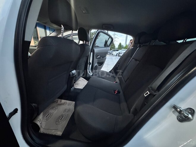 Chevrolet Cruze-28