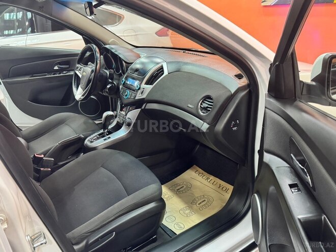 Chevrolet Cruze-24