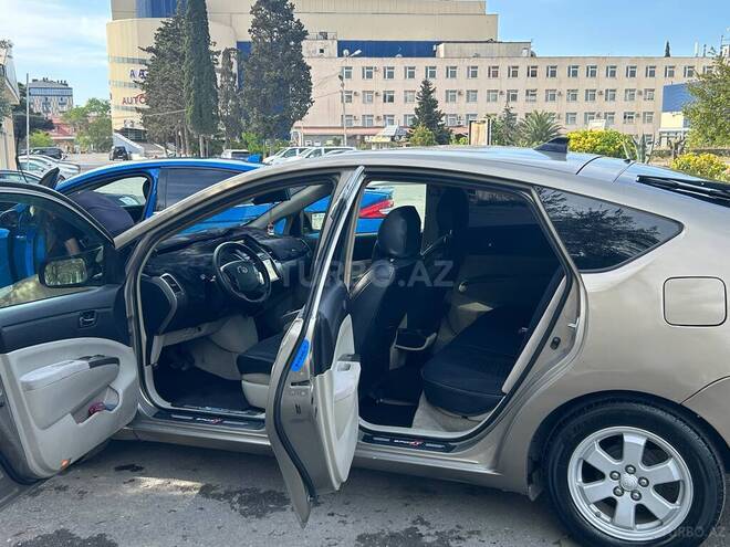 Toyota Prius-8