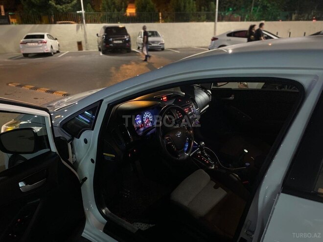 Kia Forte-13