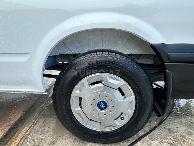 Ford Transit-8