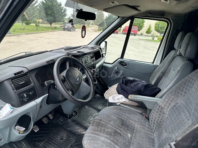 Ford Transit-12