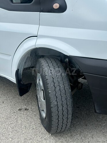 Ford Transit-10