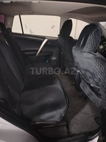 Toyota RAV4-8