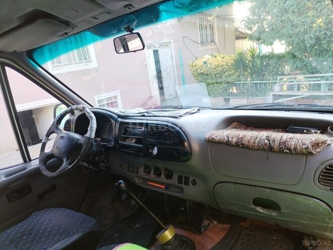 Ford Transit-3