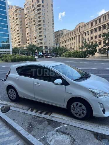 Toyota Aqua-4