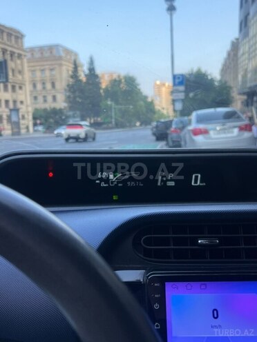 Toyota Aqua-7