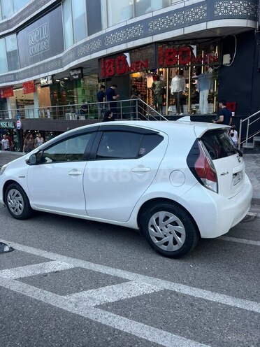 Toyota Aqua-5
