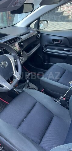 Toyota Aqua-8