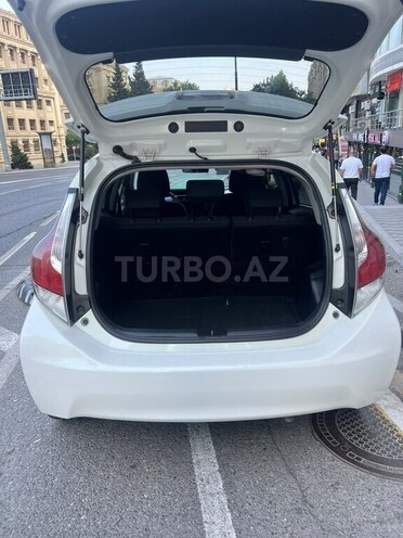 Toyota Aqua-6