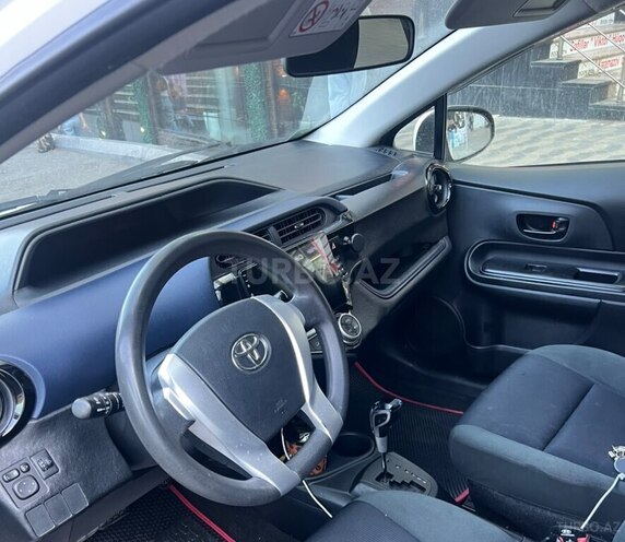 Toyota Aqua-9