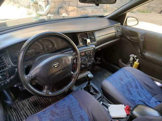 Opel Vectra-4