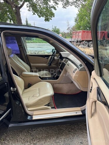 Mercedes E 320 4MATIC-7