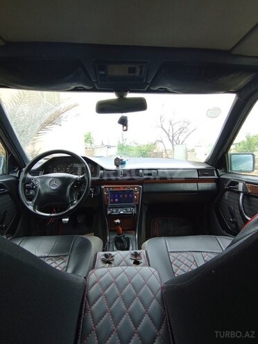 Mercedes 230 E-5