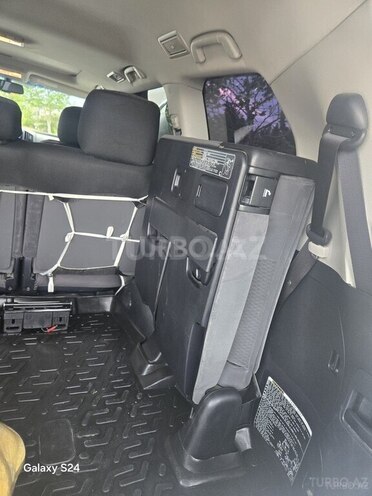 Toyota Land Cruiser-9
