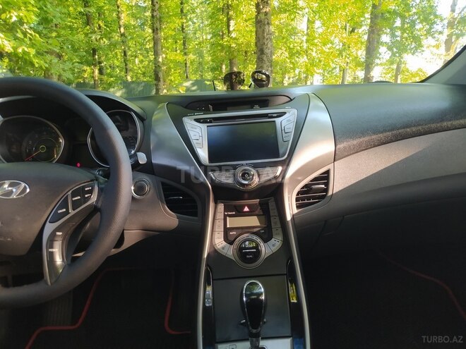 Hyundai Elantra-9