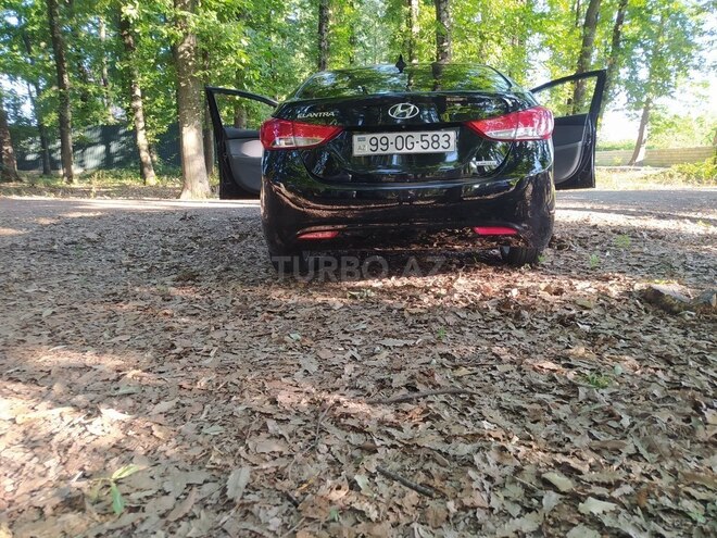 Hyundai Elantra-5