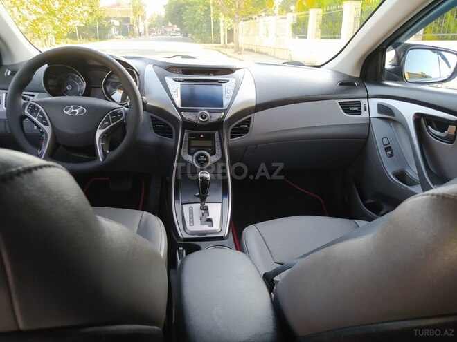 Hyundai Elantra-7