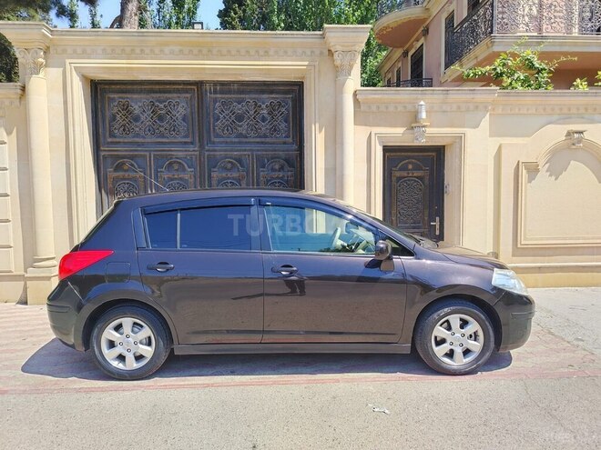 Nissan Tiida-2