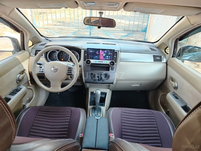 Nissan Tiida-12