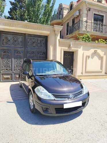 Nissan Tiida-11