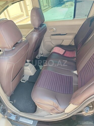 Nissan Tiida-16