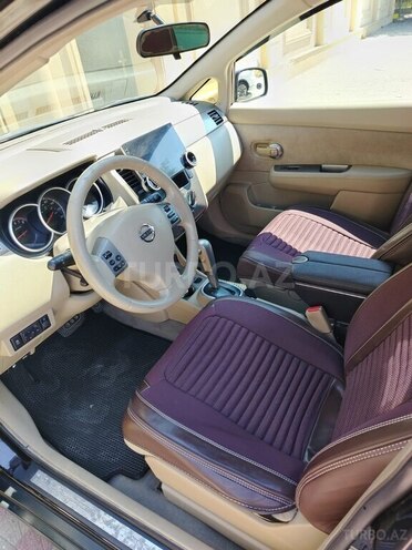 Nissan Tiida-18