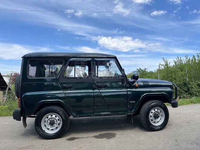 UAZ Hunter-4