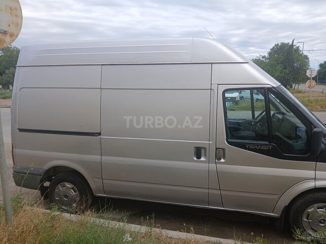 Ford Transit-4