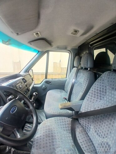 Ford Transit-7