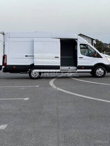 Ford Transit-11