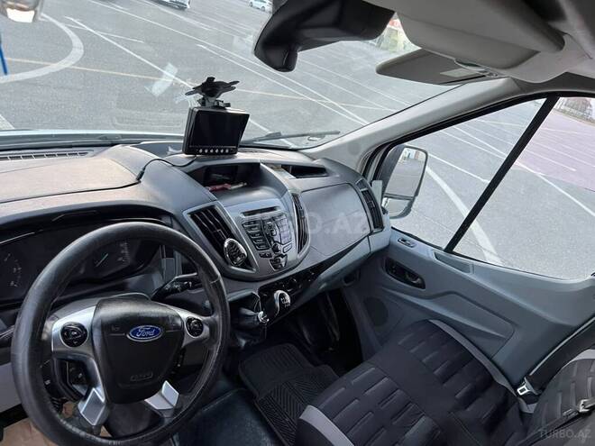 Ford Transit-5