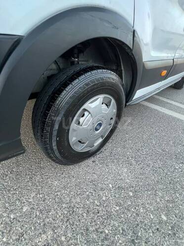Ford Transit-3