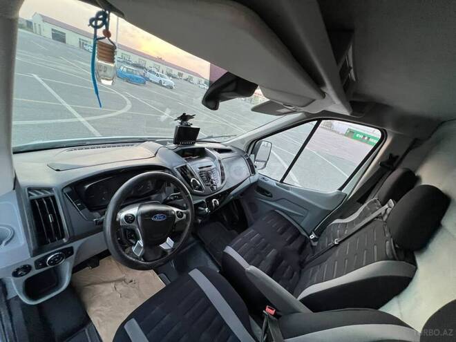 Ford Transit-4