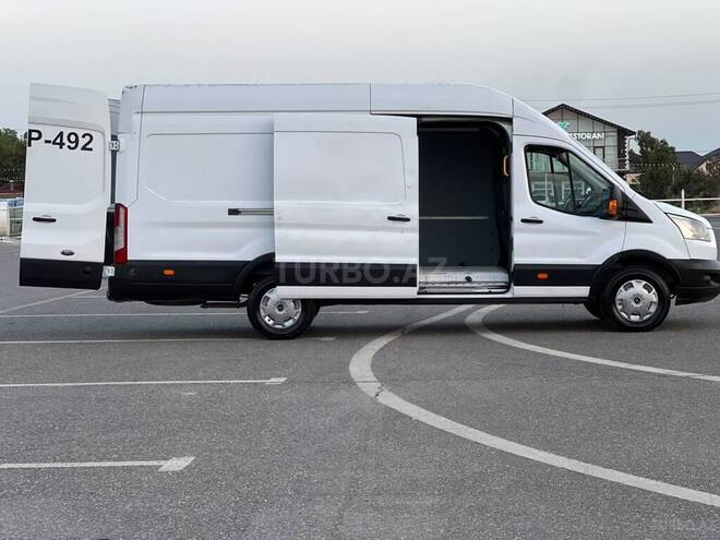 Ford Transit-12