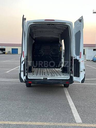 Ford Transit-9