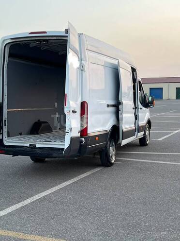 Ford Transit-10